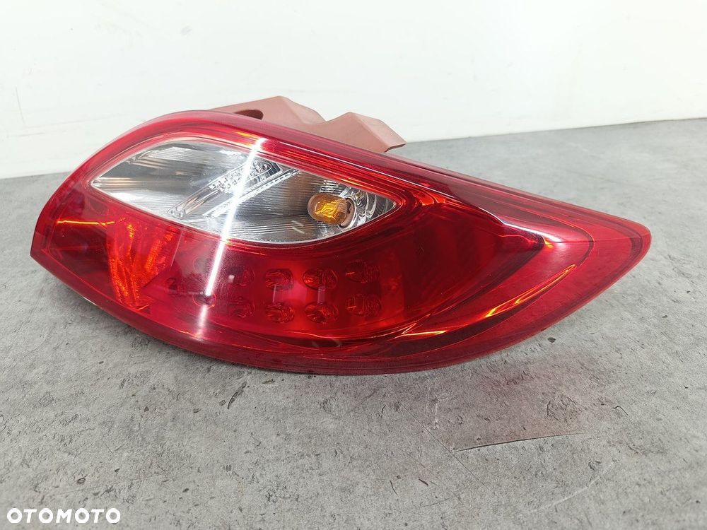 LAMPA TYLNA PRAWA MAZDA 2 II D65151150  P5776R STANLEY HATCHBACK - 3
