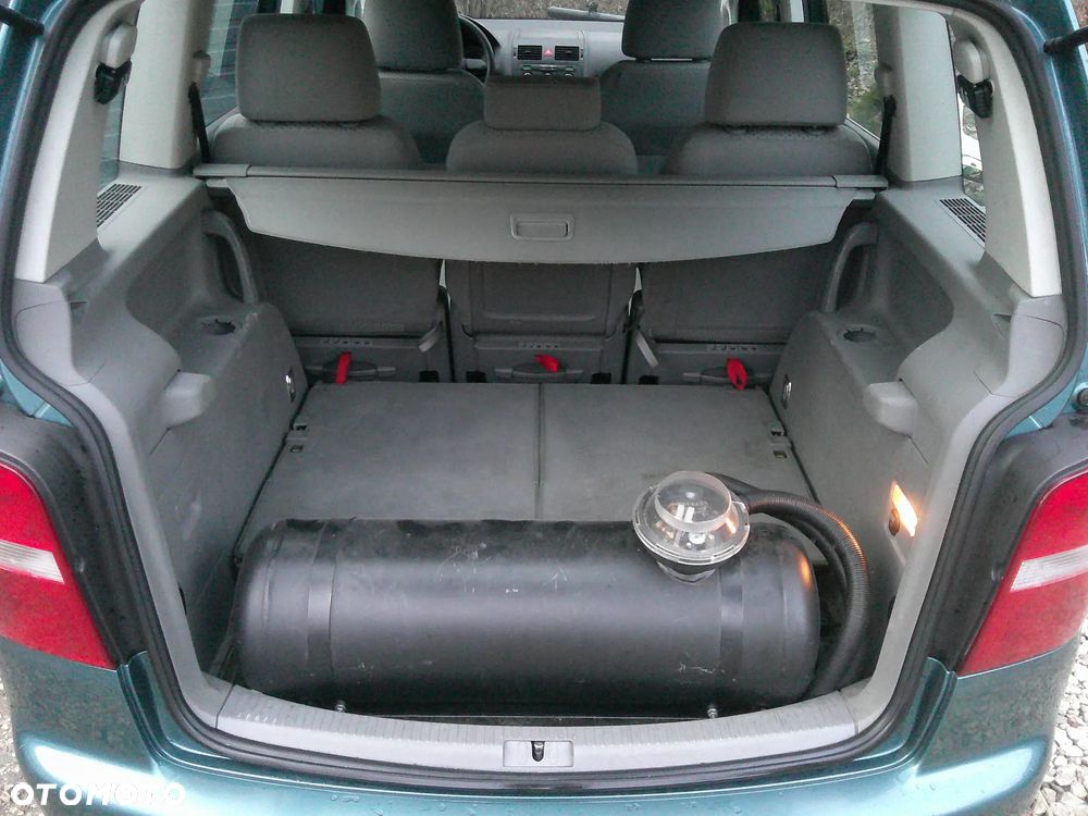 Volkswagen Touran 1.6 - 17