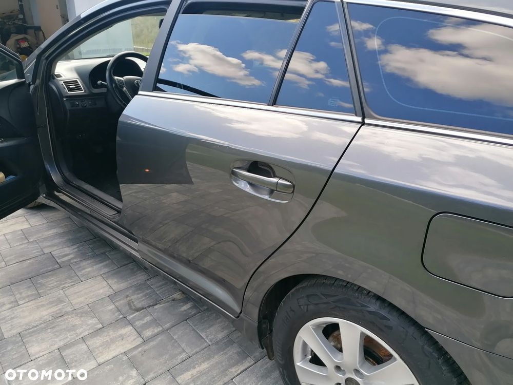 Toyota Avensis 2.0 D-4D Comfort - 10