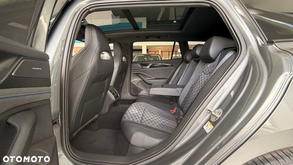 Volkswagen Passat - 11