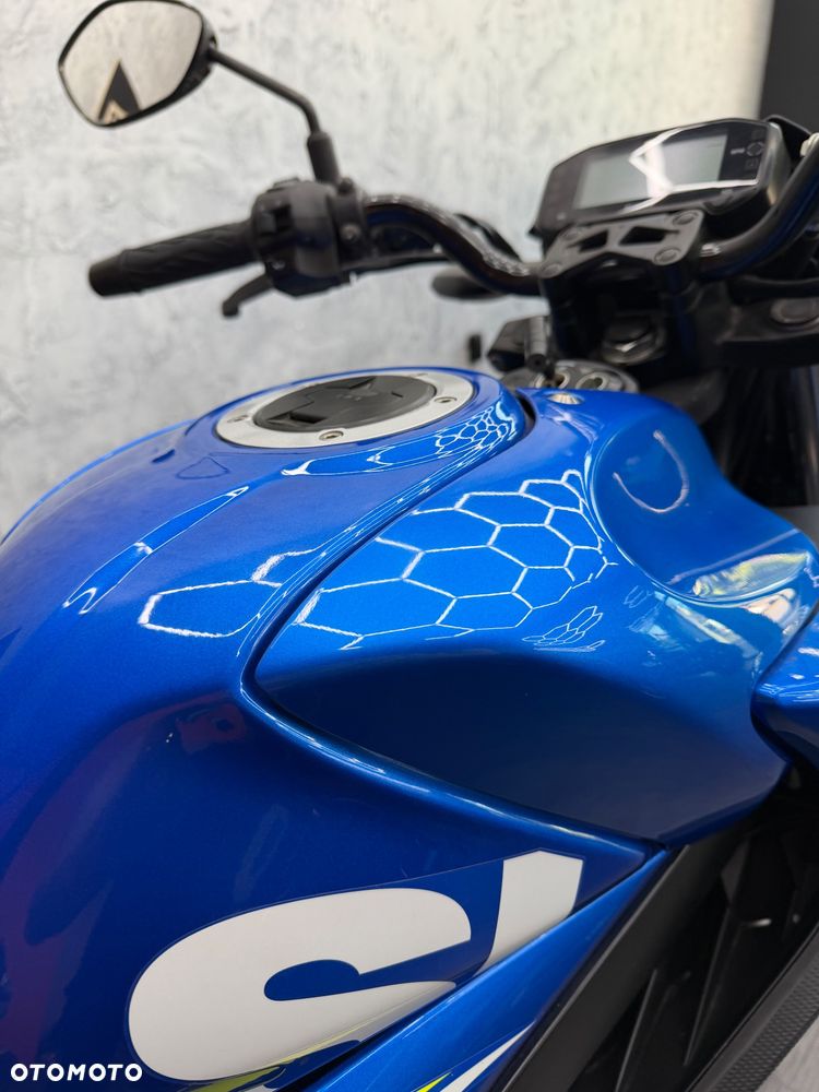 Suzuki GSX - 11