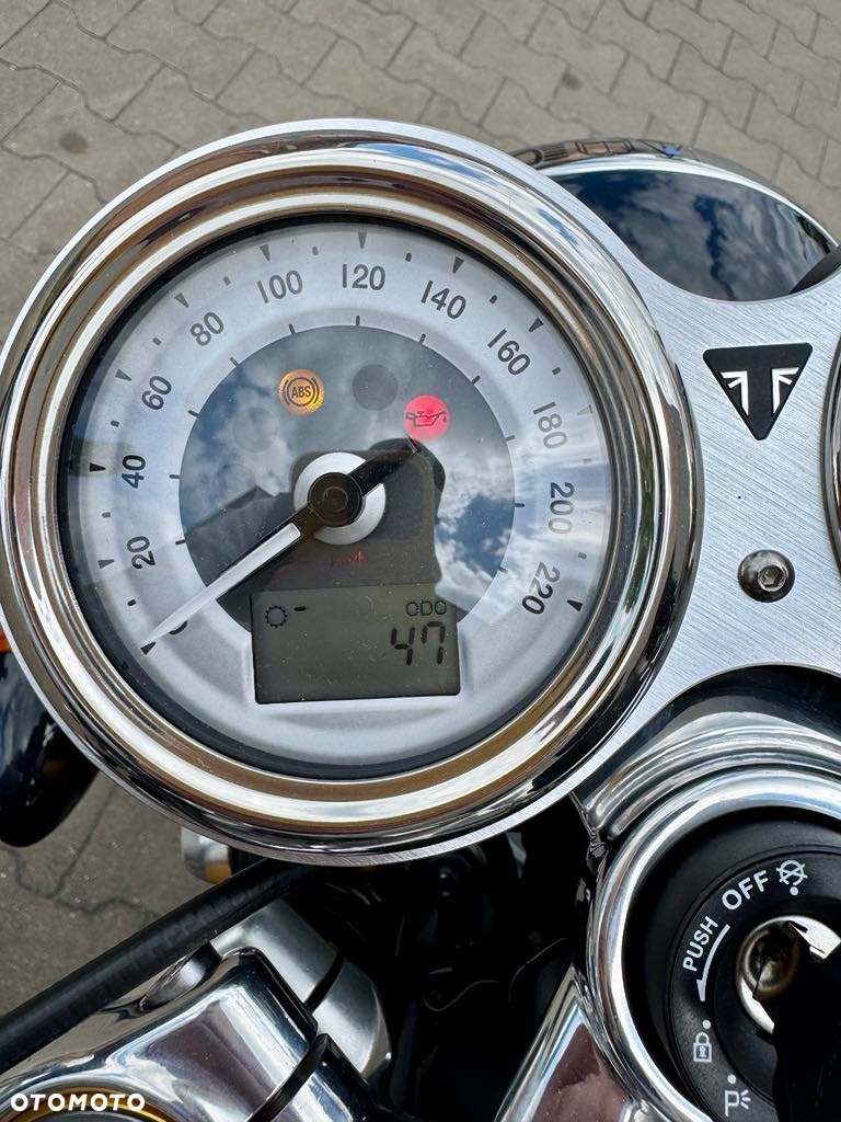 Triumph Thruxton - 4