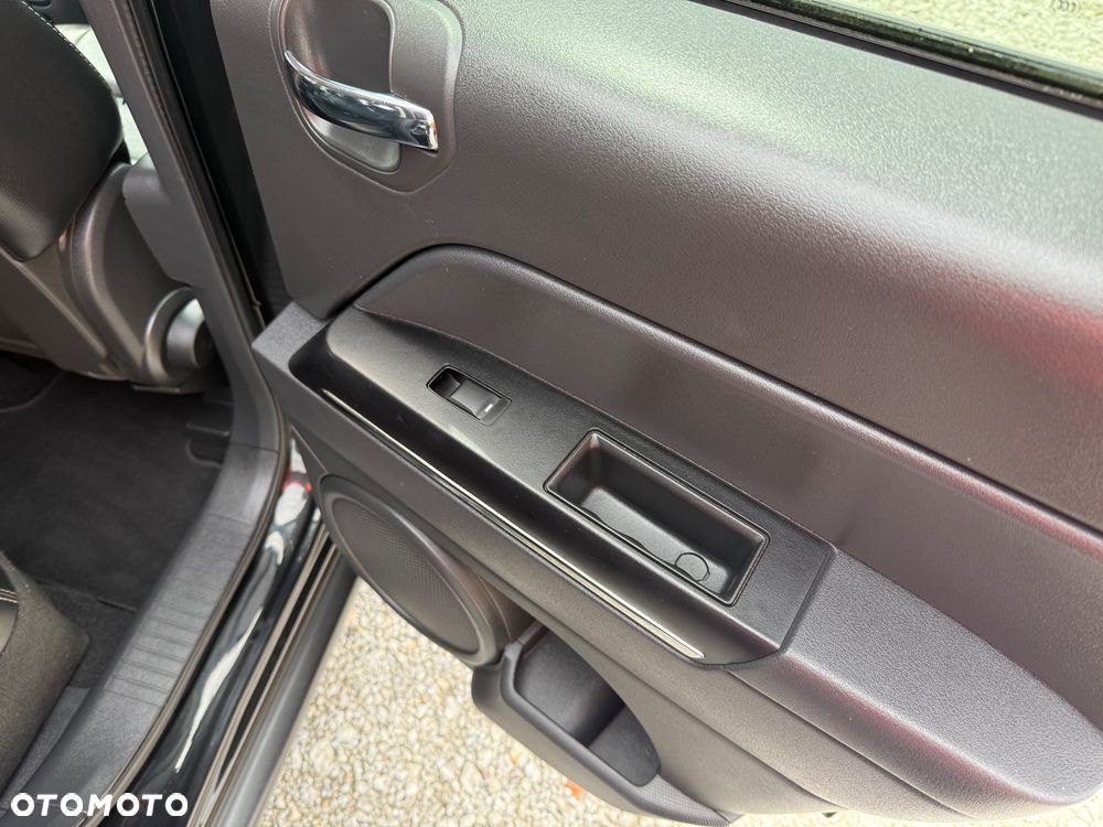 Jeep Compass - 25