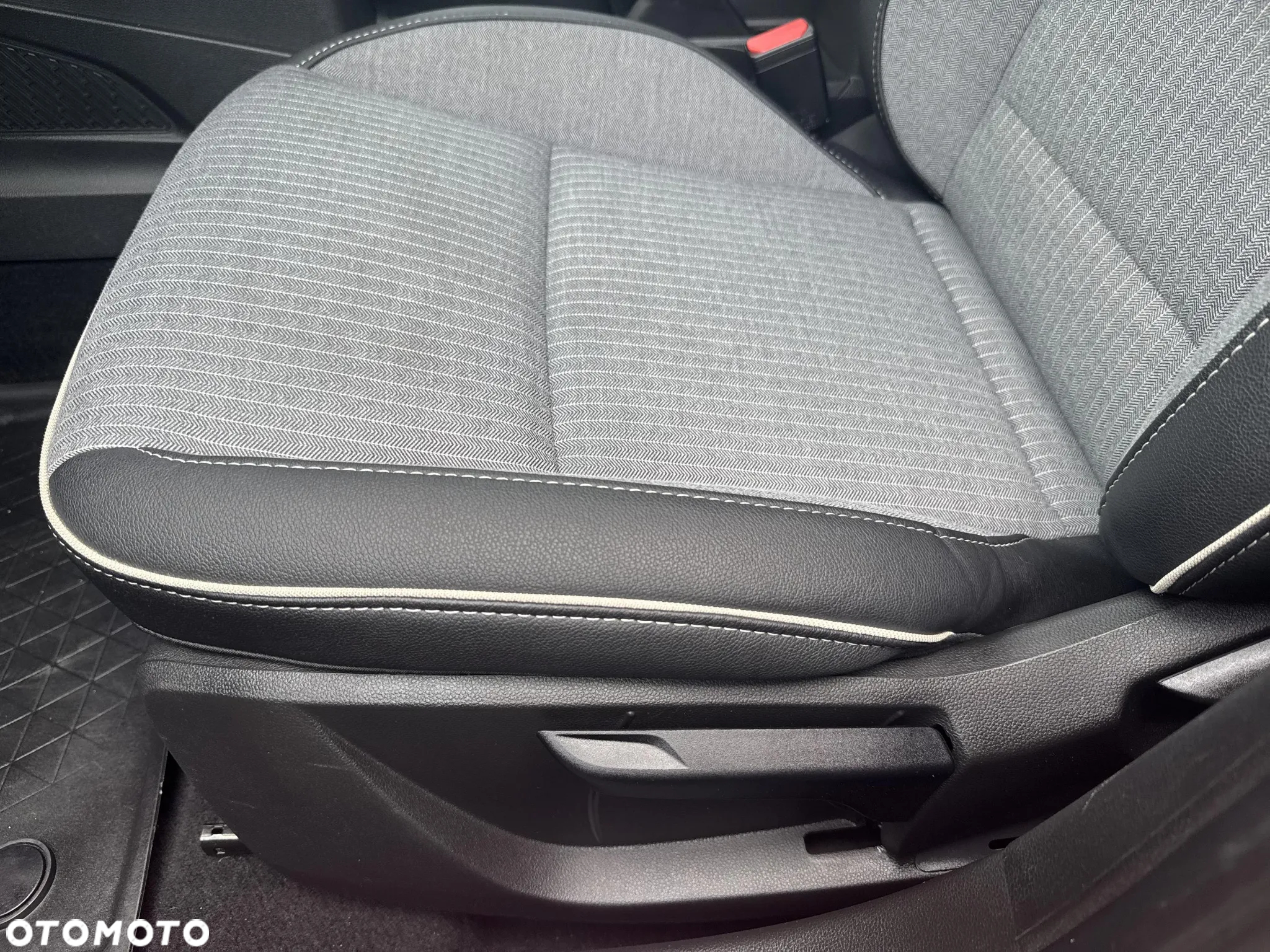Renault Clio 1.0 TCe Techno - 12