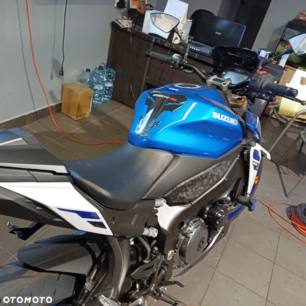 Suzuki GSX 1000 - 3