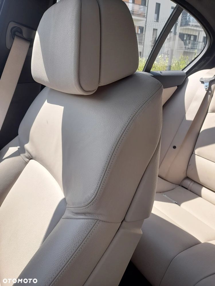 BMW Seria 5 535i xDrive - 14