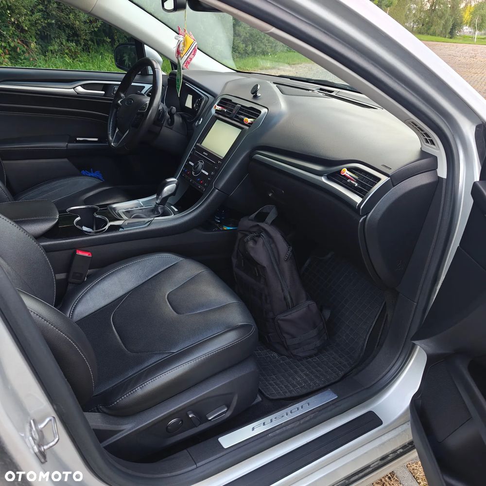 Ford Fusion 2.0 EcoBoost Titanium - 13