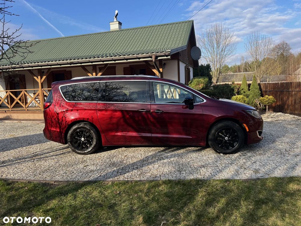 Chrysler Pacifica - 8