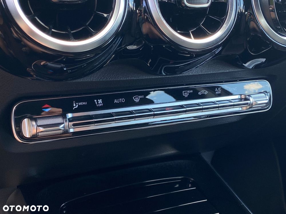 Mercedes-Benz GLB 250 4-Matic 8G-DCT - 14