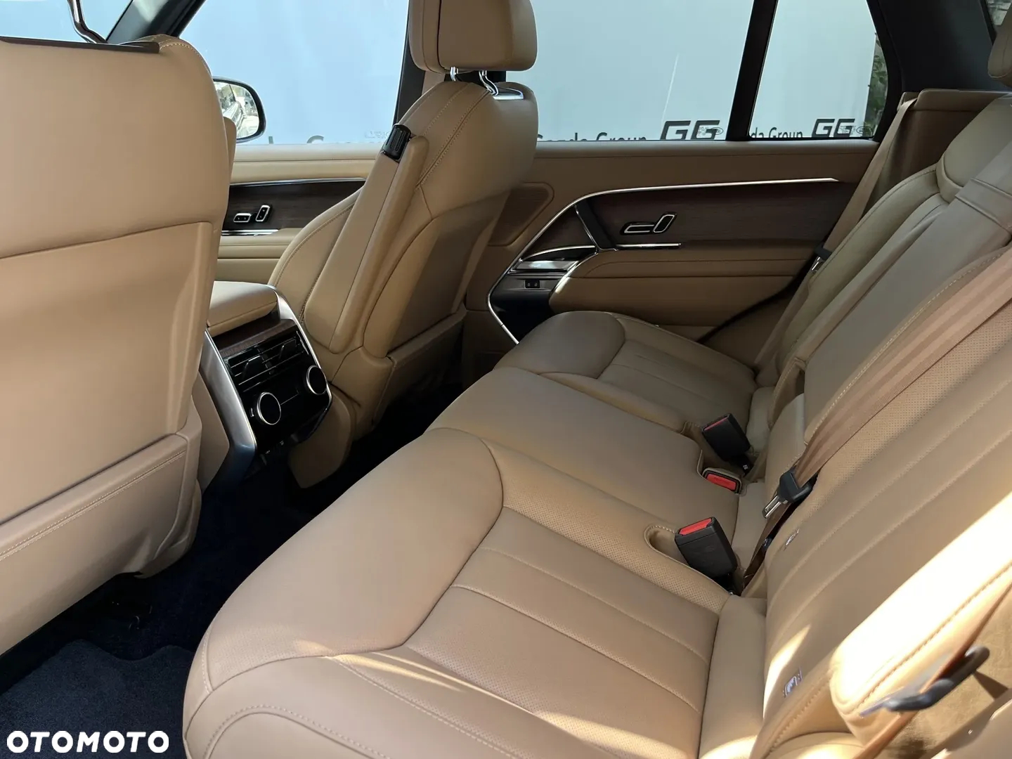 Land Rover Range Rover P550e Hybrid HSE - 8
