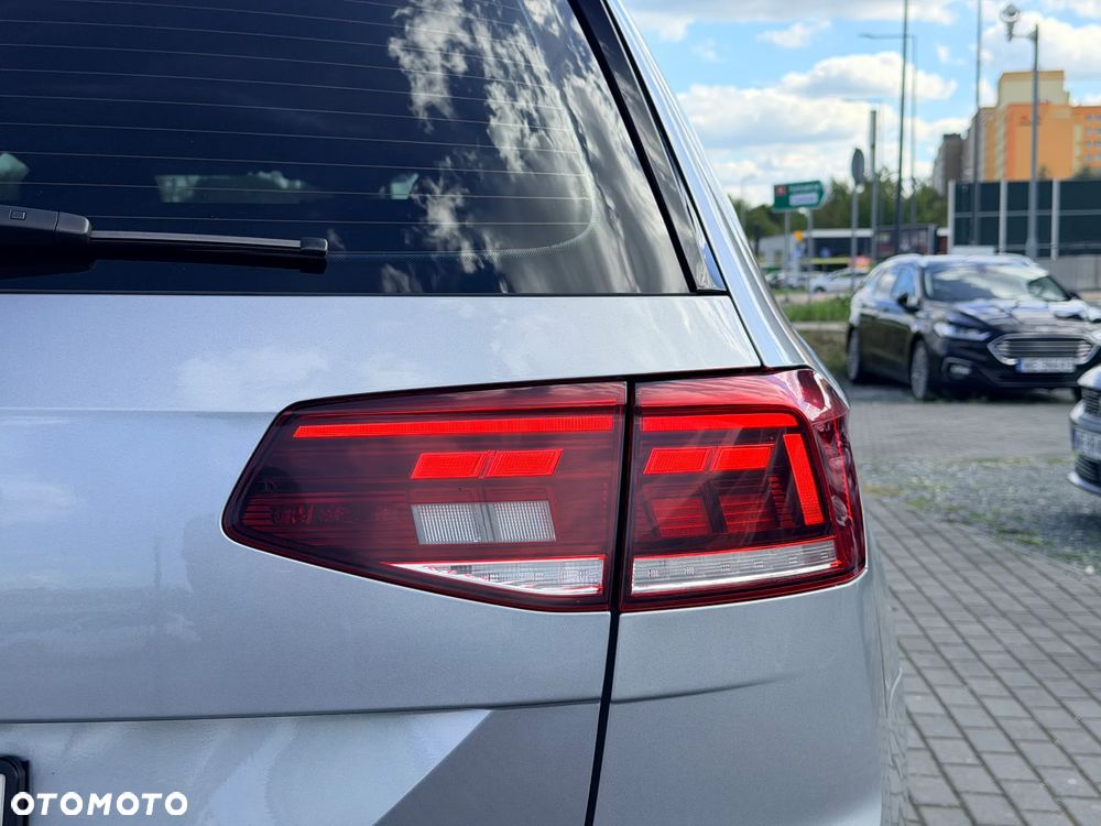 Volkswagen Passat - 11