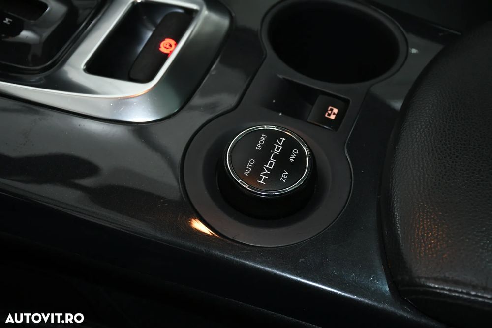 Peugeot 3008 Hybrid4 - 25