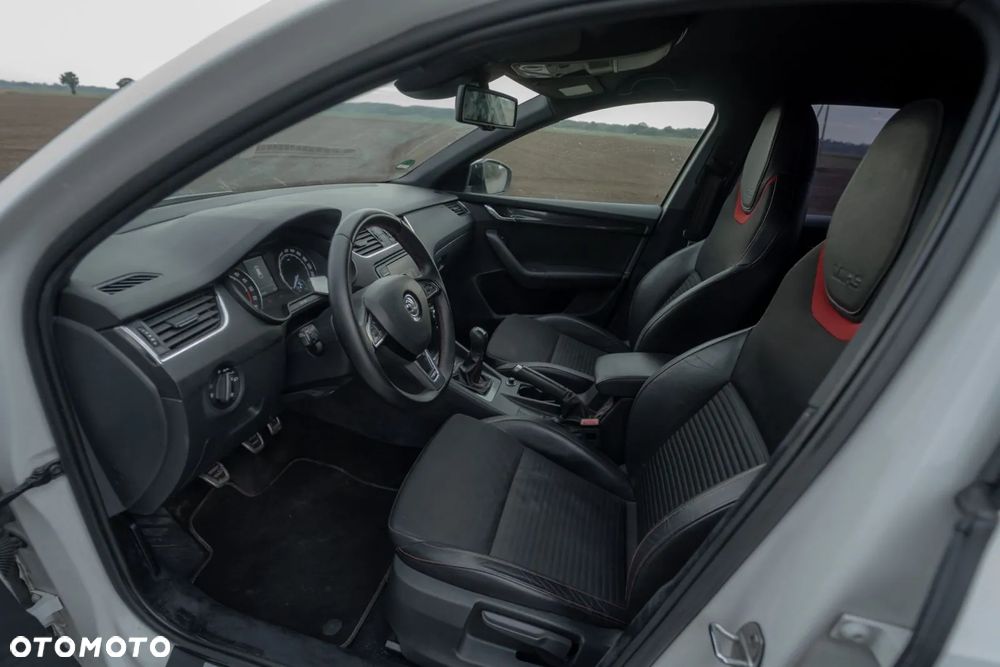 Skoda Octavia Combi 2.0 TDI (Green tec) RS - 30
