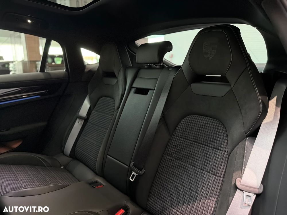 Porsche Panamera 4 E-Hybrid - 36
