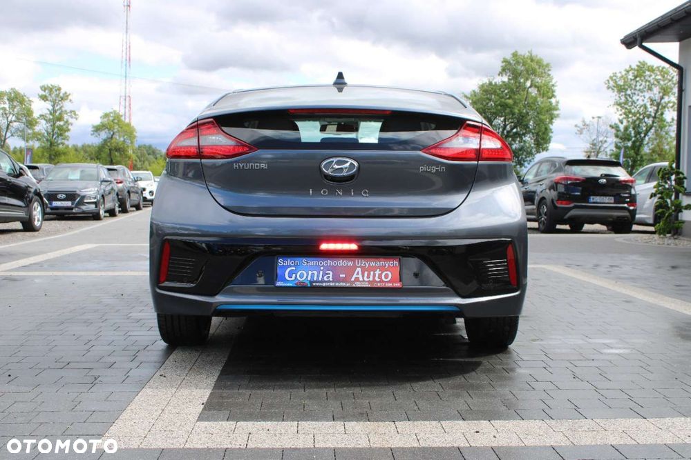 Hyundai IONIQ - 8