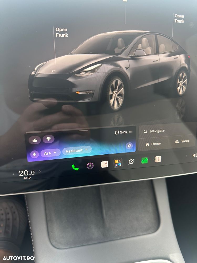 Tesla Model Y - 27