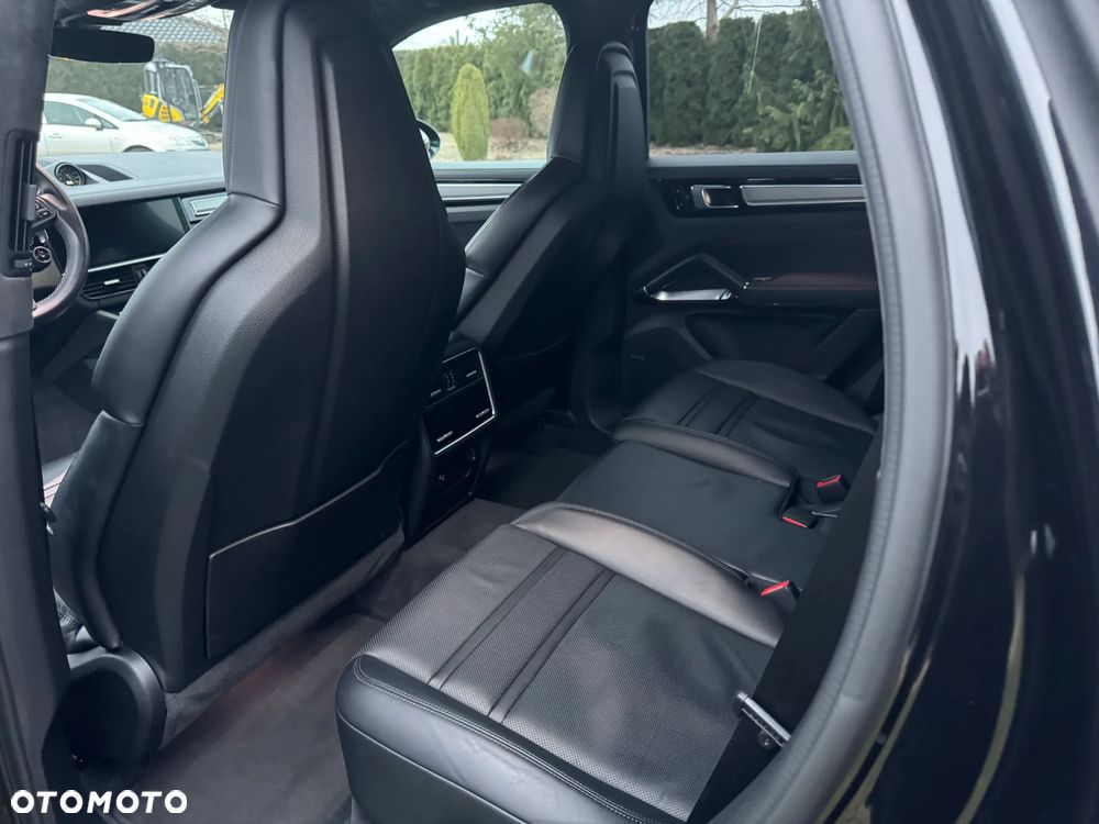 Porsche Cayenne Turbo - 25