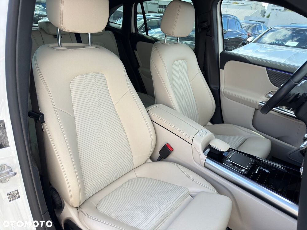 Mercedes-Benz GLA 200 Progressive - 23