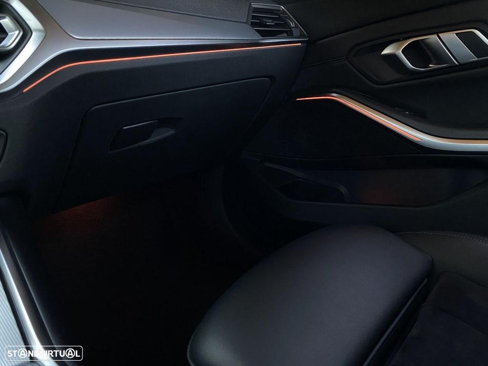 BMW 318 d Pack Desportivo M Auto - 52