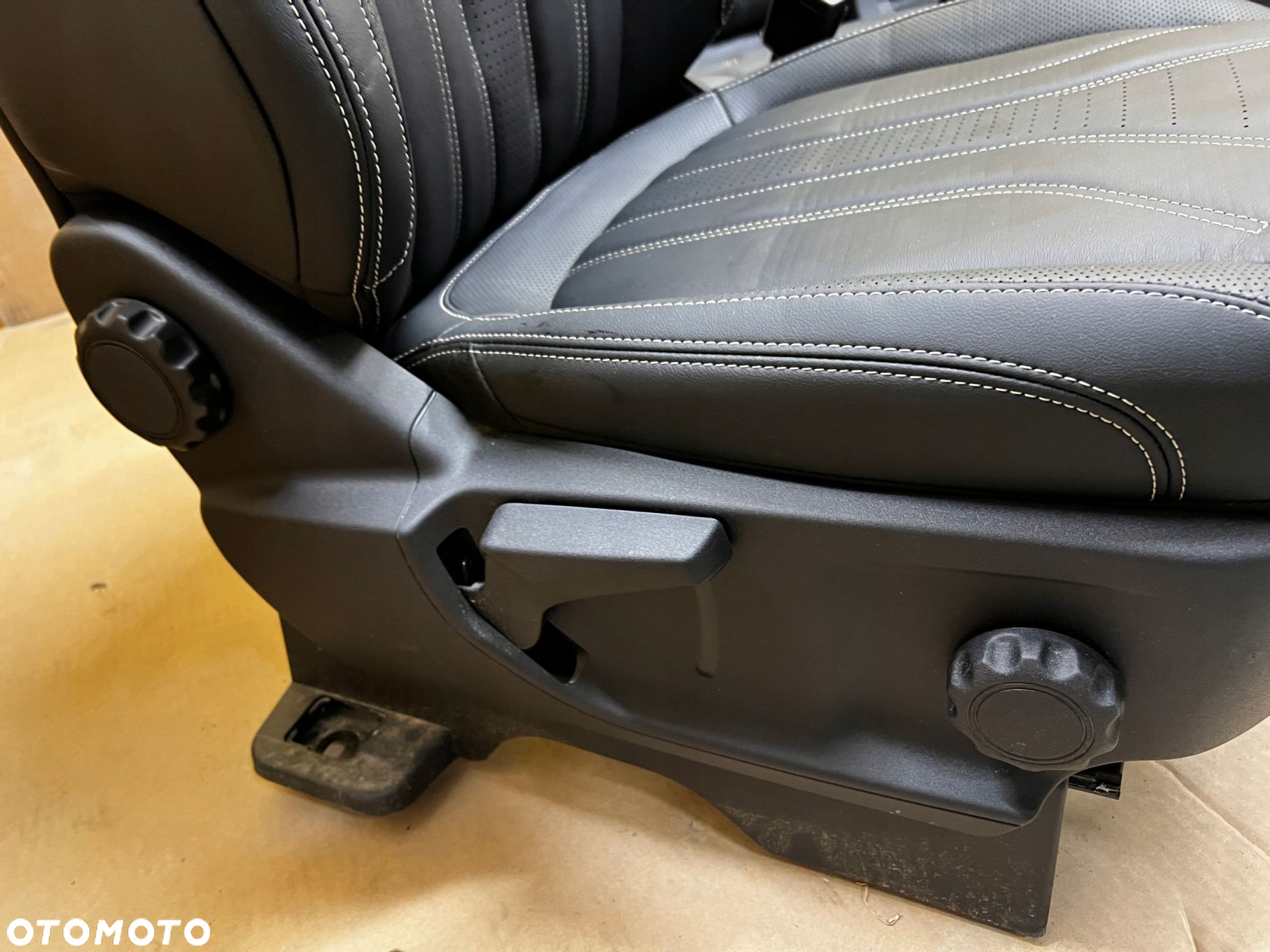 FOTELE SKÓRZANE AIRBAG WNĘTRZE PODŁOKIETNIK FORD KUGA MK3 EU VIGNALE - 4