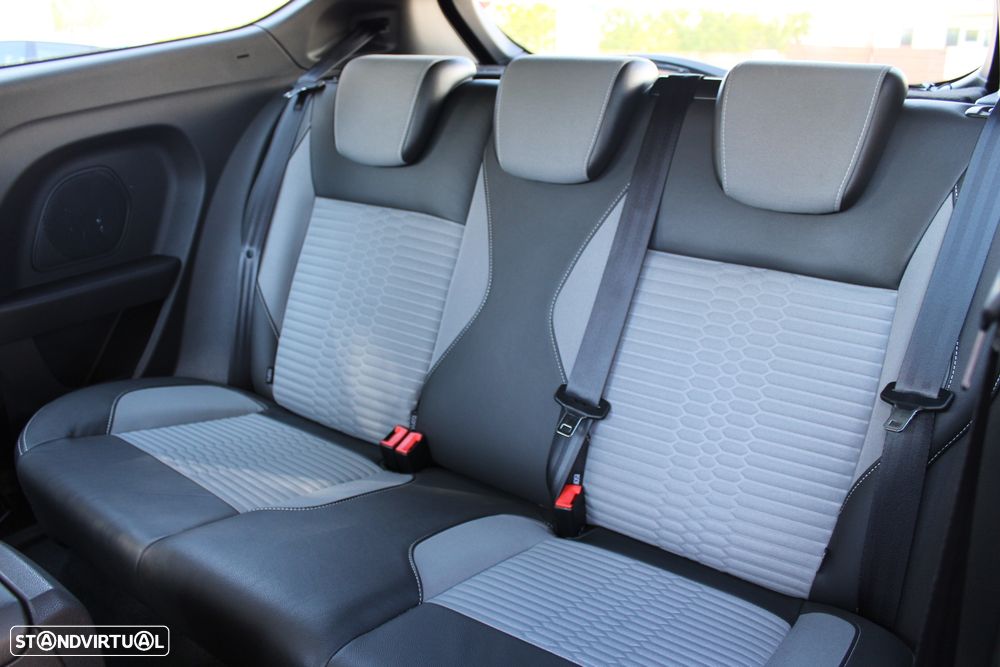 Ford Fiesta 1.6 T ST - 11