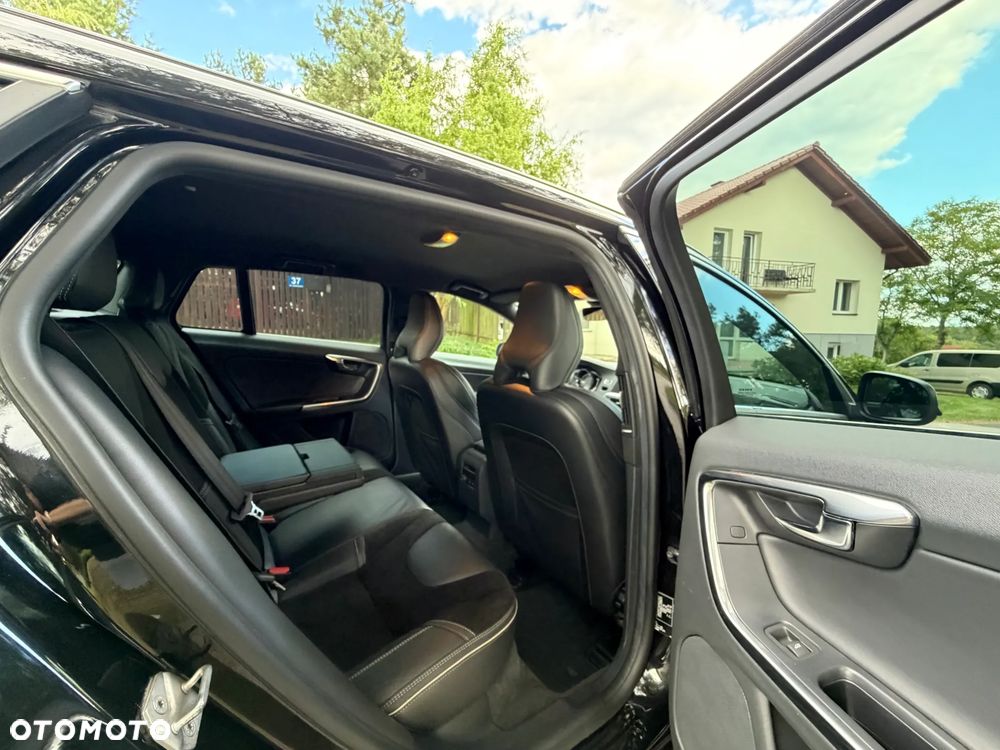 Volvo V60 D4 Geartronic R-Design - 29