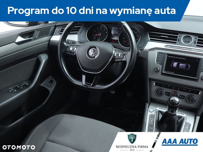 Volkswagen Passat - 9