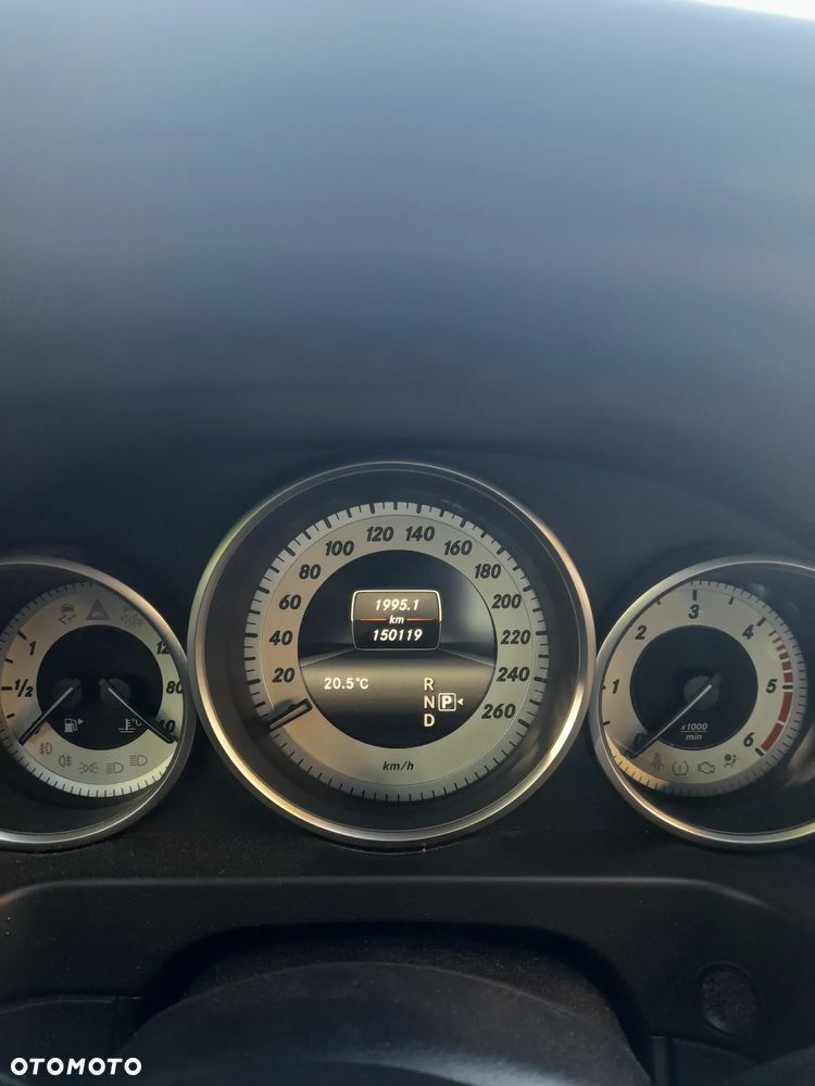 Mercedes-Benz Klasa E 220 BlueTEC 4-Matic Classic - 2