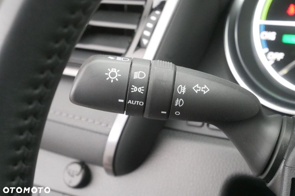 Toyota Camry 2.5 Hybrid Comfort CVT - 25