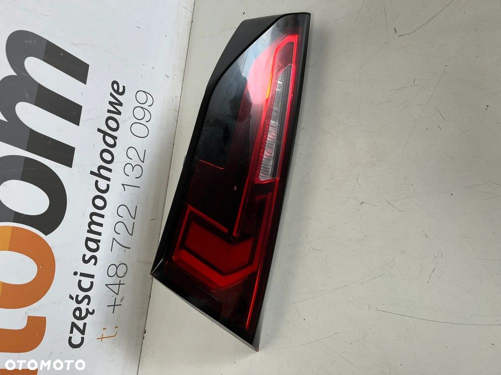 BMW 1 F70 2025 LAMPA PRAWA TYLNA W KLAPĘ 5A36184 - 1