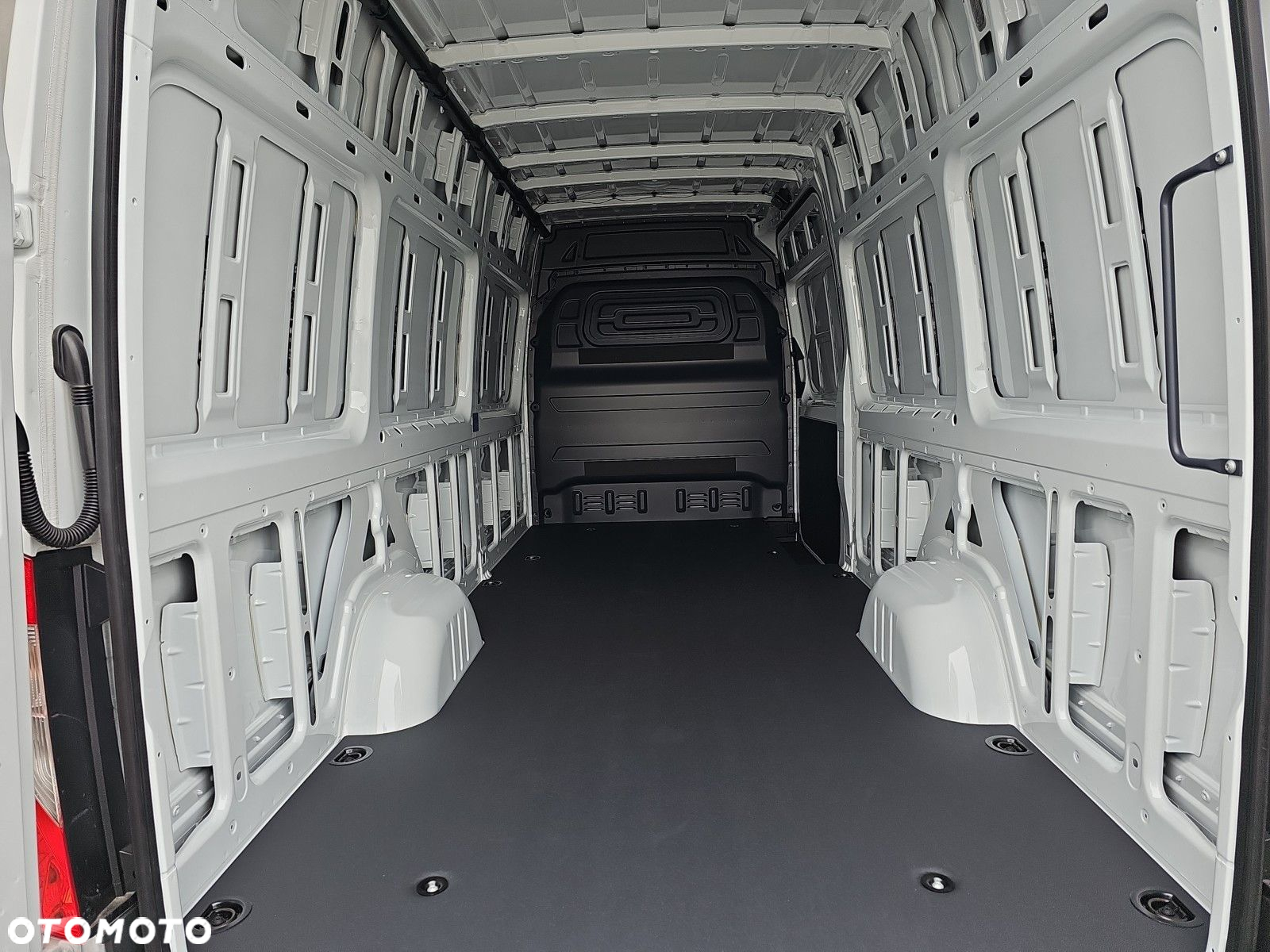 Mercedes-Benz Sprinter 320 e - 16