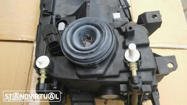 Farol novo nissan cabstar - 3