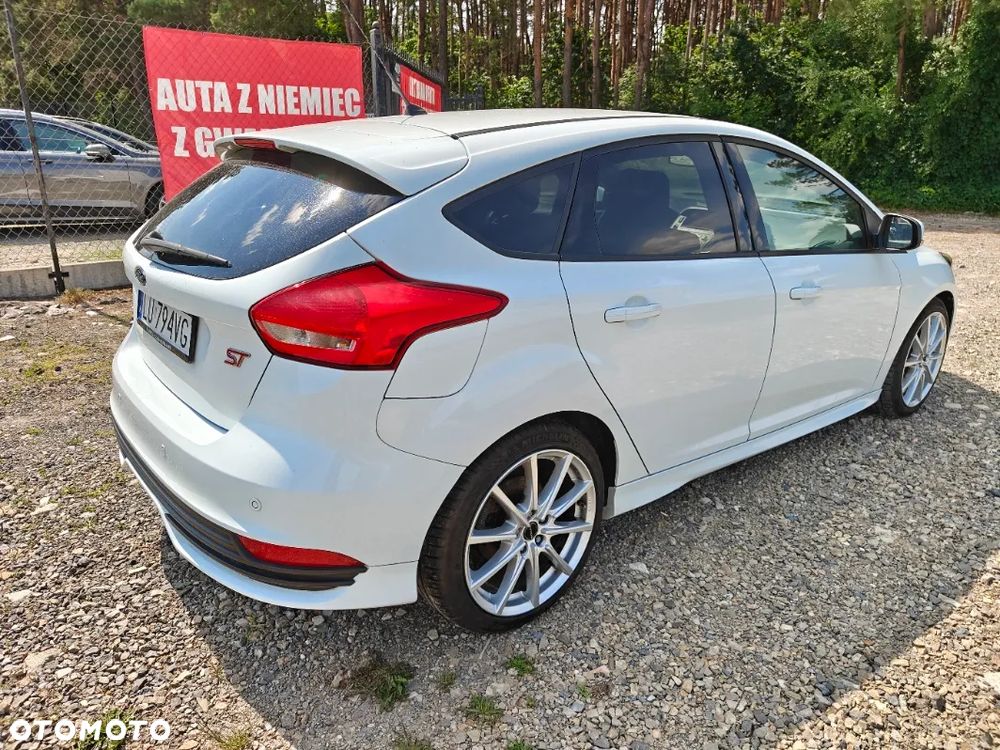 Ford Focus 2.0 EcoBoost ST mit Leder-Sport-Paket - 6