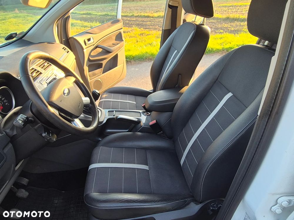 Ford Kuga - 26