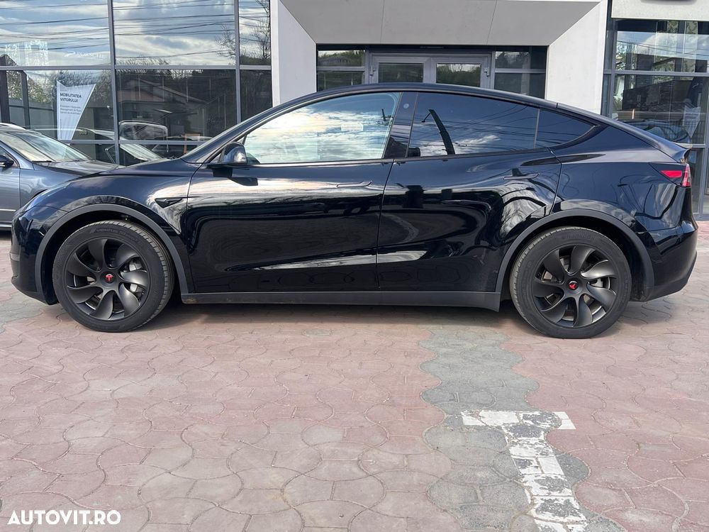 Tesla Model Y Long Range AWD - 4