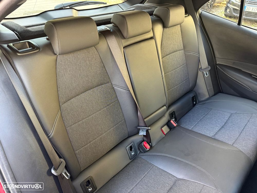 Toyota Corolla 1.8 Hybrid Square Collection - 34