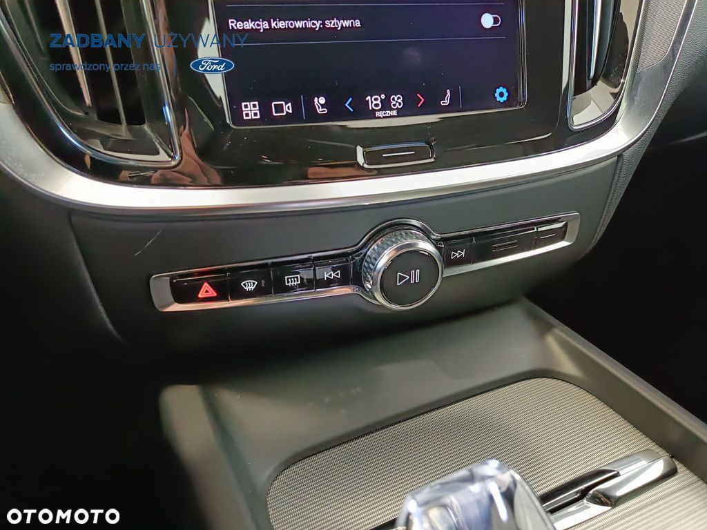 Volvo V60 B4 B Plus Dark - 24