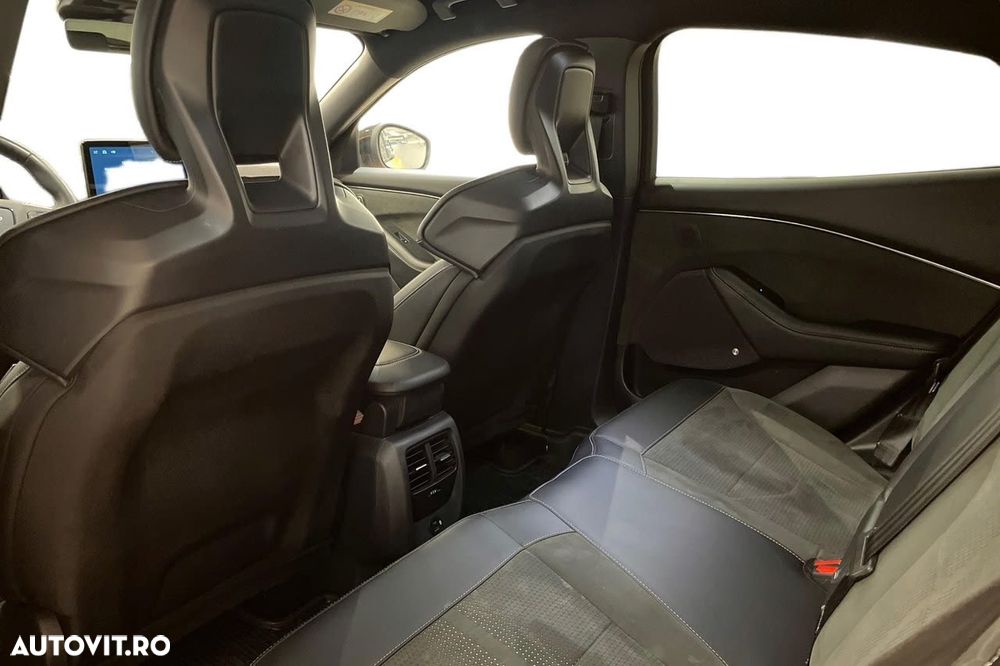 Ford Mustang Mach-E AWD GT - 18