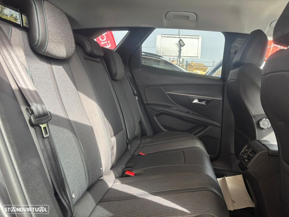 Peugeot 3008 1.6 Hybrid Allure Pack e-EAT8 - 32