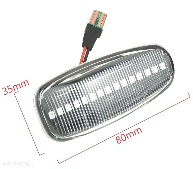 PISCAS LATERAIS LED DINÁMICO MERCEDES R170 R171 W163 W202 W210 W208 W638 FUNDO PRETO - 4