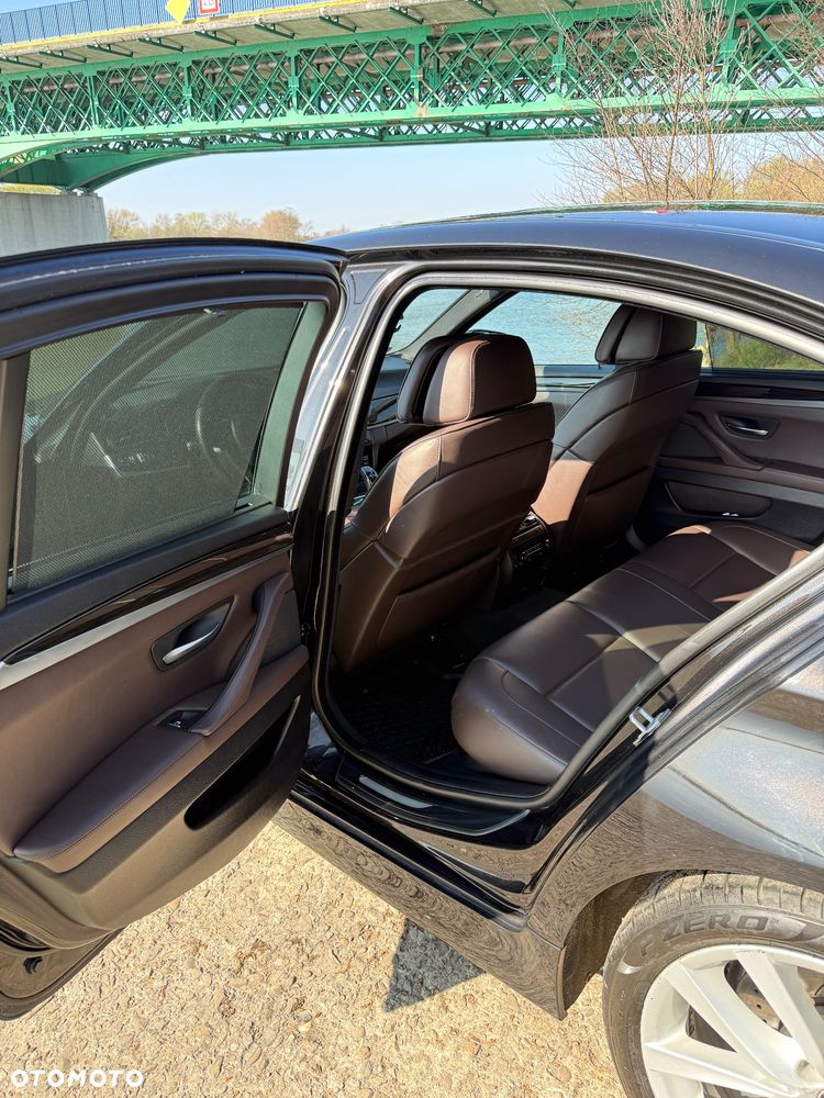 BMW Seria 5 530d xDrive - 12