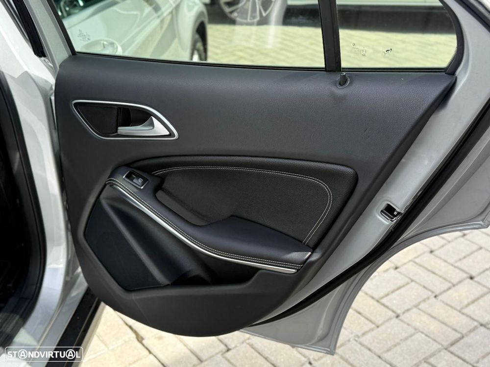 Mercedes-Benz GLA 220 d 4Matic 7G-DCT - 16