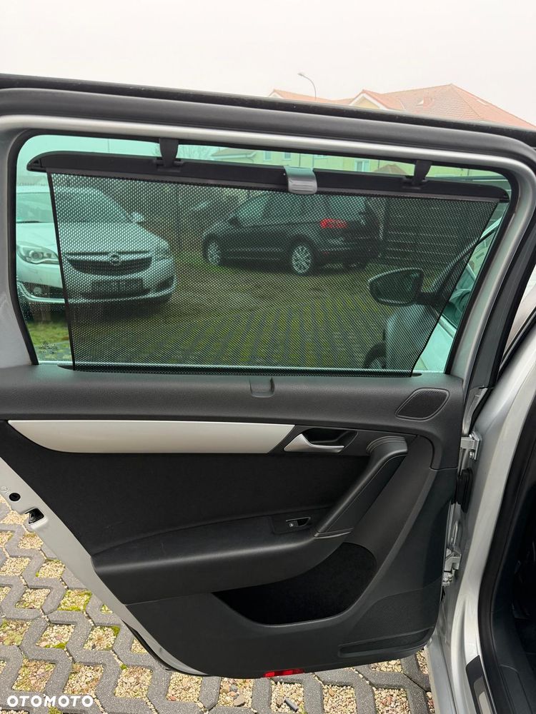 Volkswagen Passat Variant 1.6 TDI DPF BlueMot Highline - 17