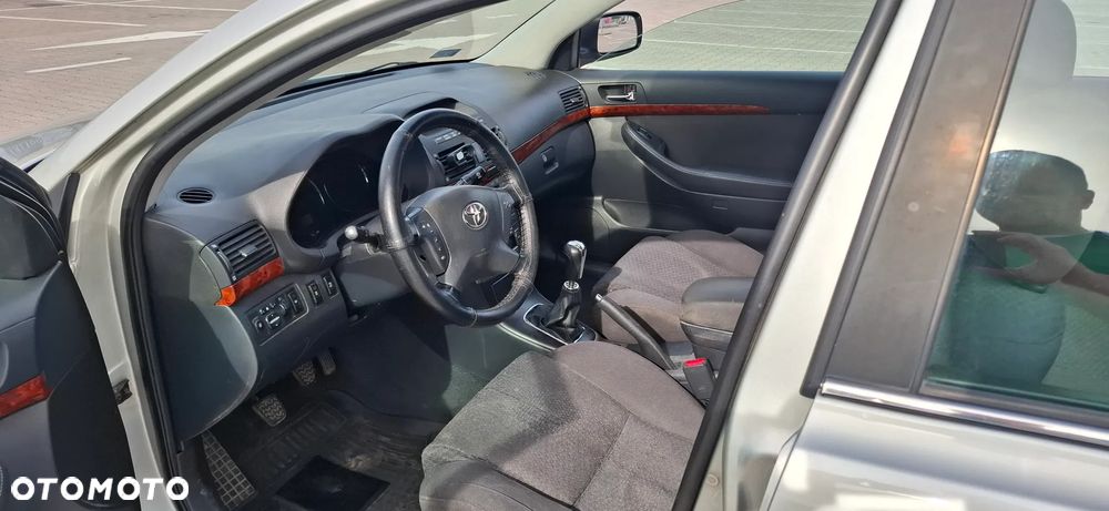 Toyota Avensis 2.0 D-4D - 8
