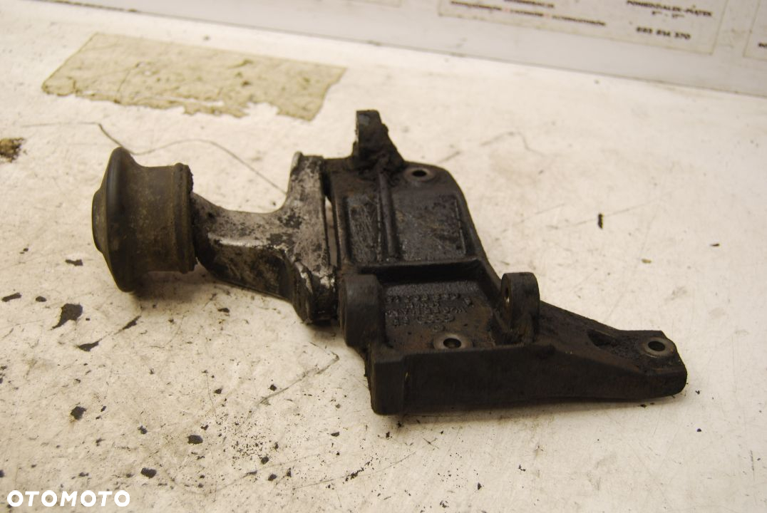 ŁAPA MOCOWANIE ALTERNATORA 068903145 AUDI 80 B3 1.9 TDI - 2