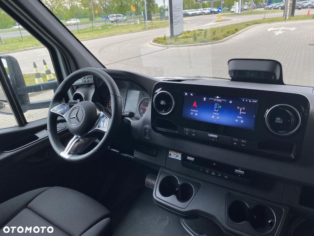 Mercedes-Benz Sprinter - 13