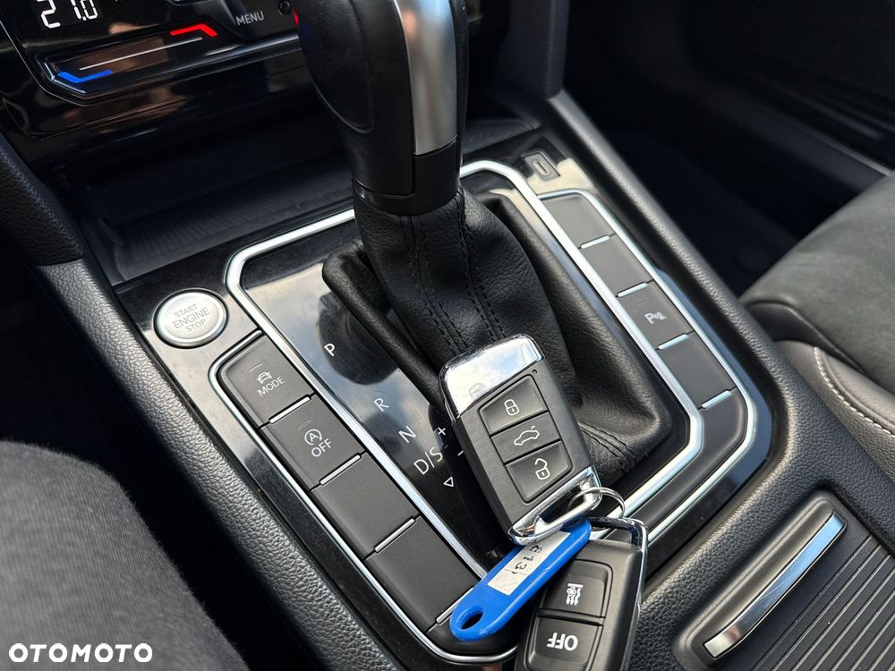 Volkswagen Passat 2.0 TDI SCR DSG 4Motion Elegance - 18