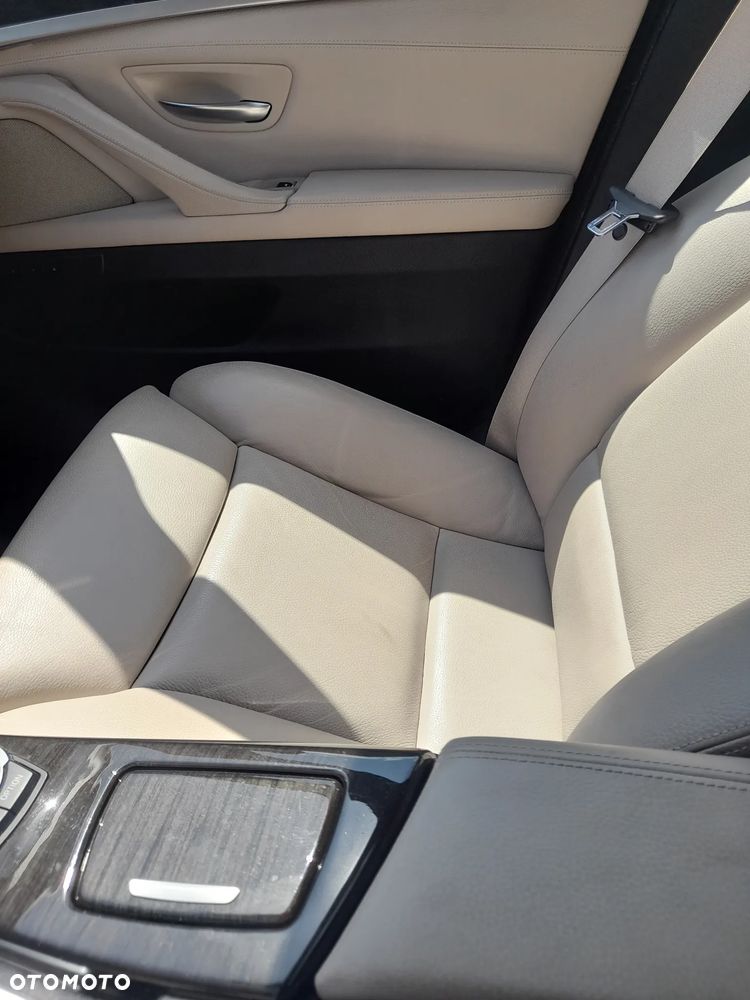 BMW Seria 5 535i xDrive - 15