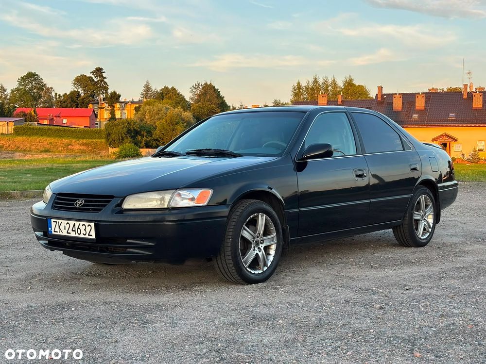 Toyota Camry - 3