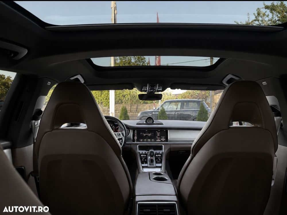 Porsche Panamera 4 E-Hybrid - 11